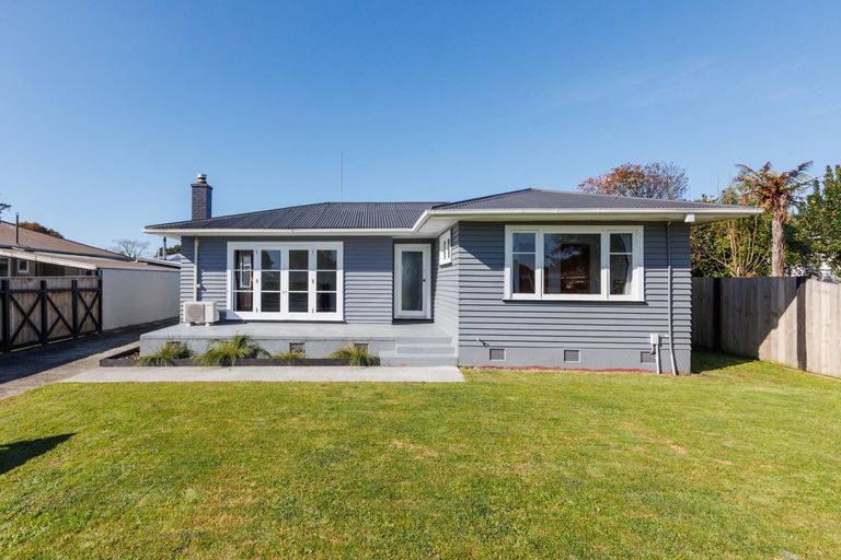 Photo of property in 12 Galway Avenue, Hokowhitu, Palmerston North, 4410