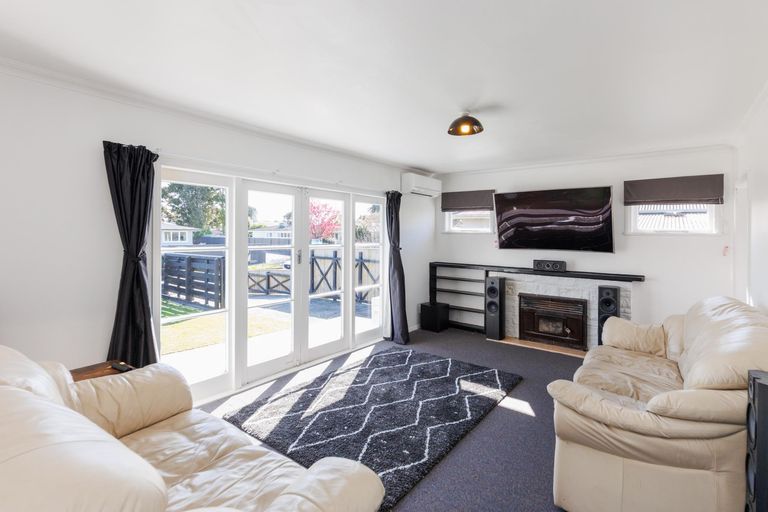 Photo of property in 12 Galway Avenue, Hokowhitu, Palmerston North, 4410