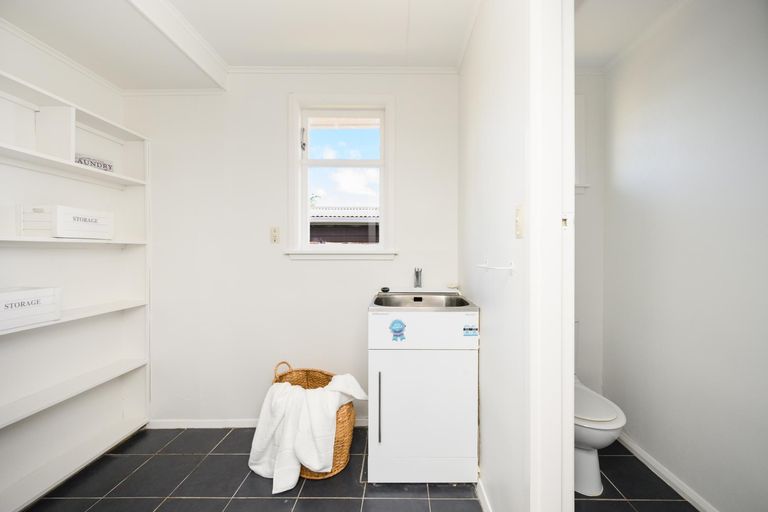 Photo of property in 12 Conway Place, Terrace End, Palmerston North, 4410