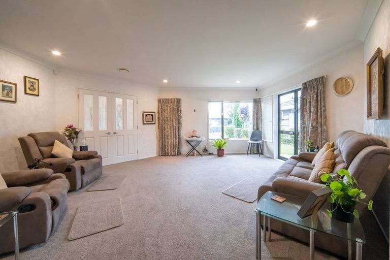 Photo of property in 35 Hastings Place, Hamilton Lake, Hamilton, 3204