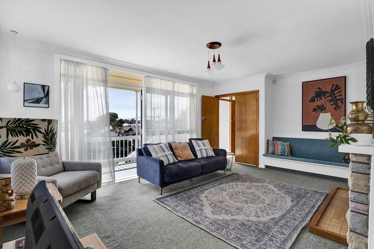 Photo of property in 8 Kitchener Terrace, Moturoa, New Plymouth, 4310