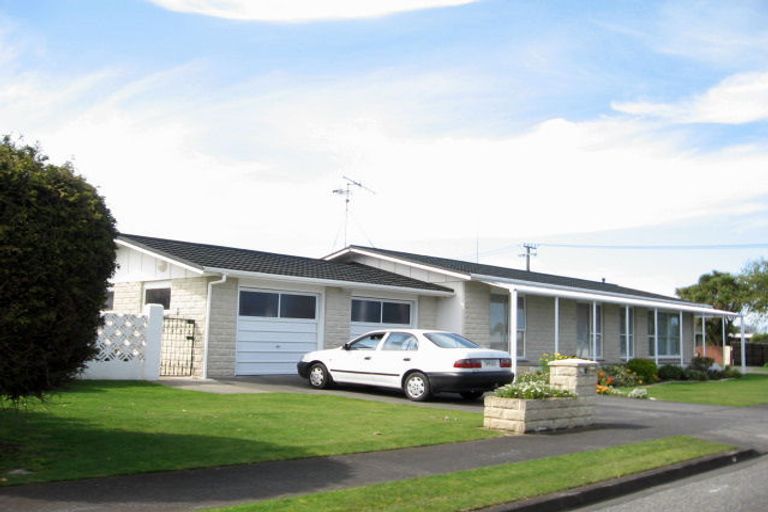 Photo of property in 2 Essex Place, Springvale, Whanganui, 4501
