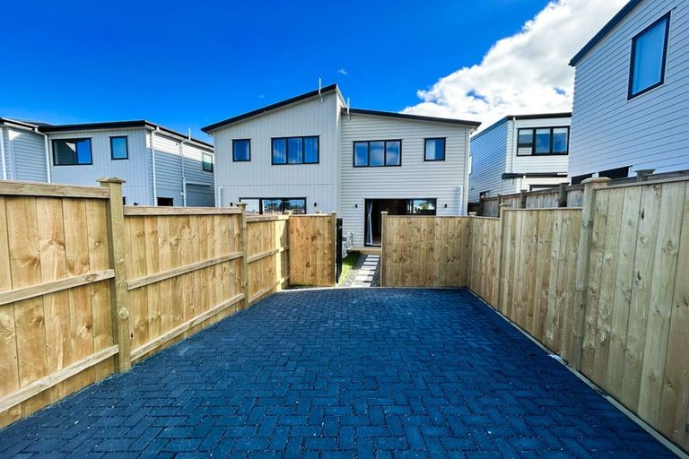 Photo of property in 20 Kapeta Lane, Karaka, 2113