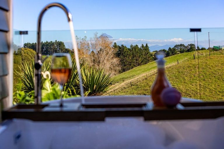 Photo of property in 418 Kaipikari Road, Urenui, 4375