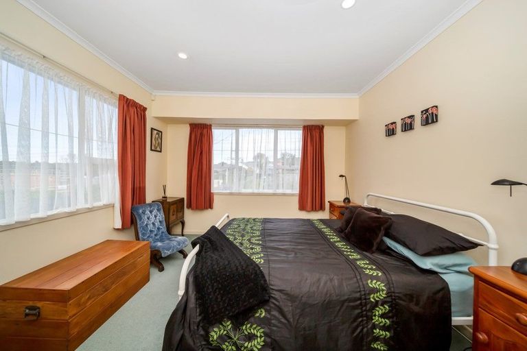 Photo of property in 8 Barrett Street, Westown, New Plymouth, 4310