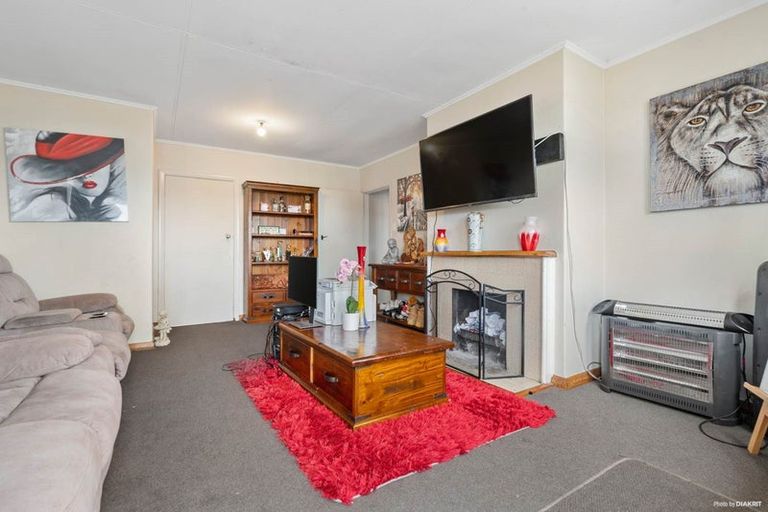Photo of property in 18 Arimu Road, Papakura, 2110