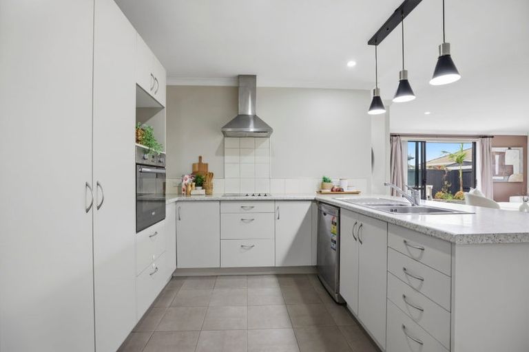 Photo of property in 8 Blossom Grove, Papamoa Beach, Papamoa, 3118