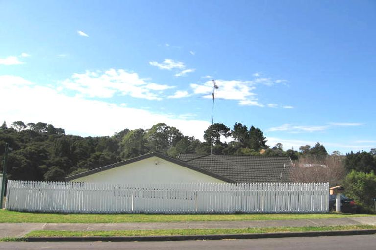 Photo of property in 8 Emlyn Place, Torbay, Auckland, 0630