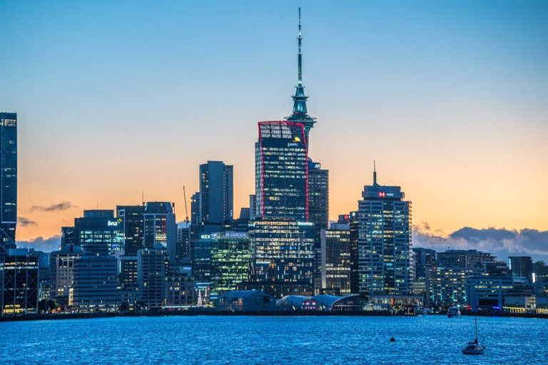 Photo of property in 5 Stanley Point Road, Stanley Point, Auckland, 0624