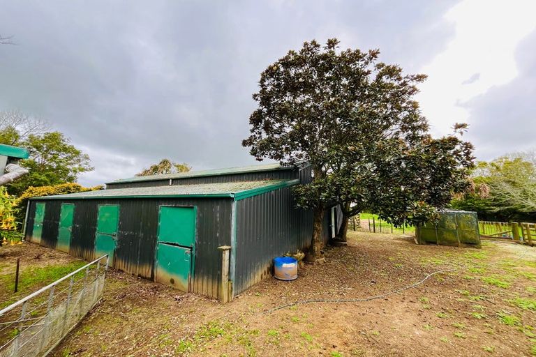 Photo of property in 233 Waihoehoe Road, Drury, 2577