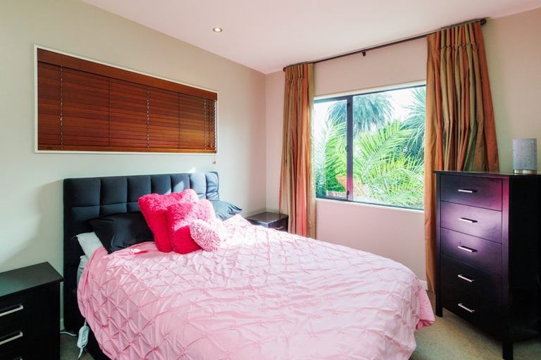 Photo of property in 5 The Oaks, Awapuni, Palmerston North, 4412