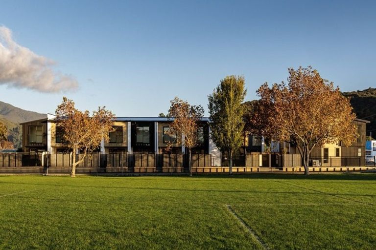 Photo of property in 9/28 Fitzherbert Road, Wainuiomata, Lower Hutt, 5014