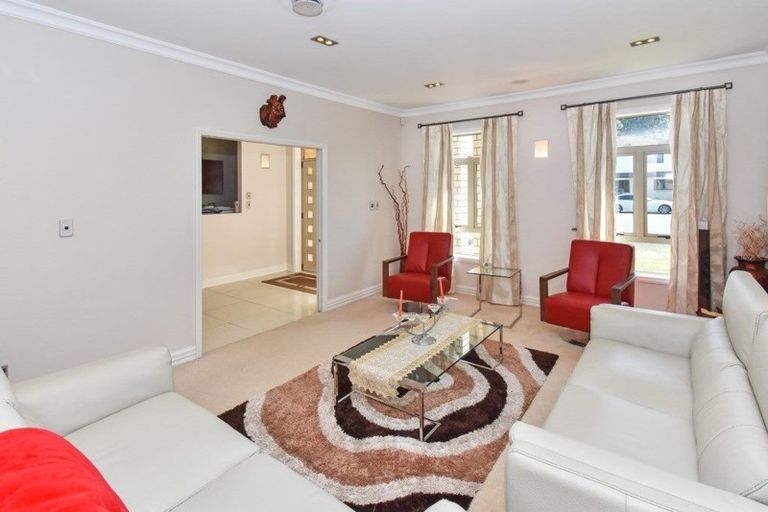 Photo of property in 27 Matuhi Grove, Papatoetoe, Auckland, 2025