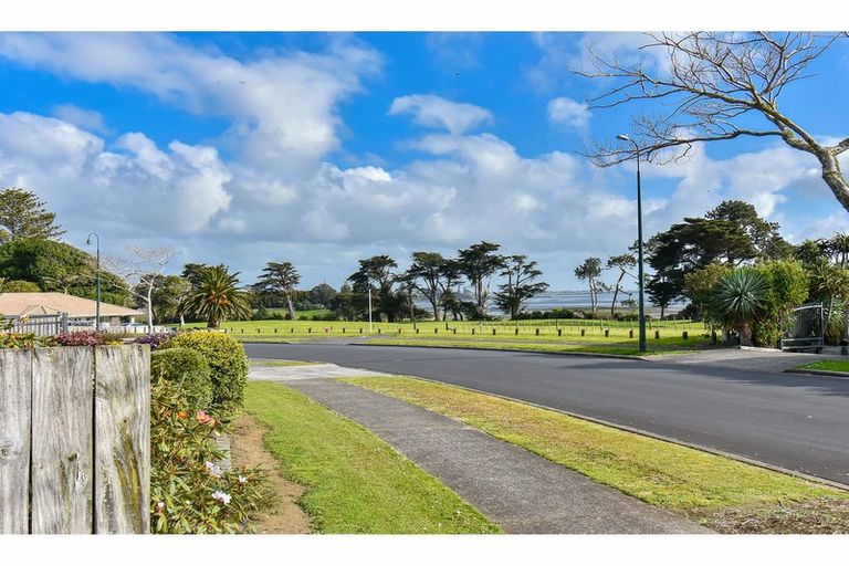 Photo of property in 14 Nicholas Gibbons Drive, Clendon Park, Auckland, 2103