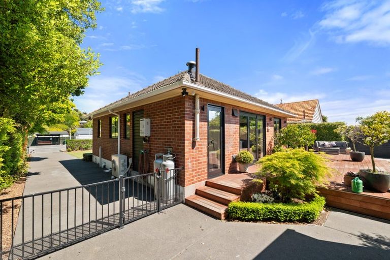 Photo of property in 12 Wilsons Road, Saint Martins, Christchurch, 8022