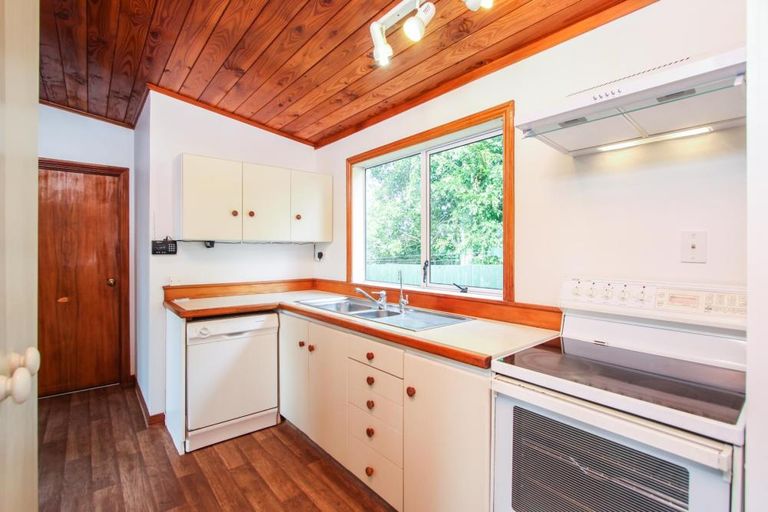 Photo of property in 1/27 Parrs Cross Road, Henderson, Auckland, 0612