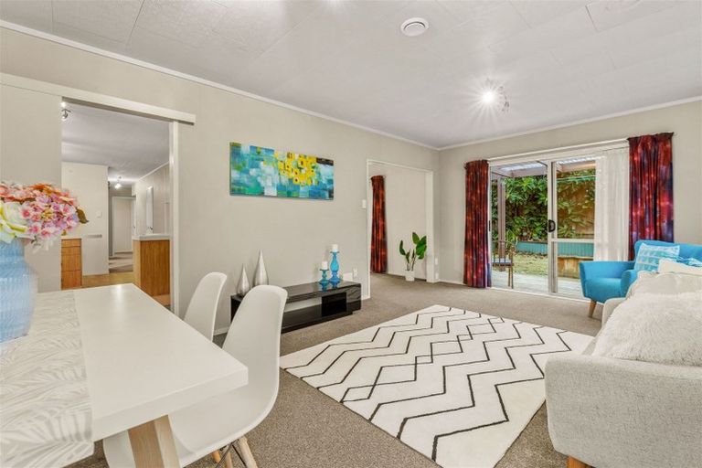Photo of property in 5 Peterhouse Place, West Harbour, Auckland, 0618
