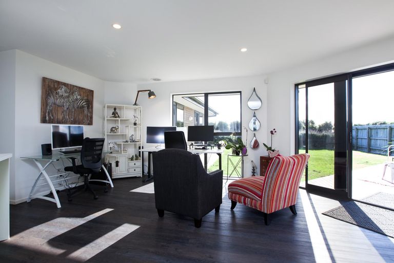 Photo of property in 3 Ta Paora Drive, Bell Block, New Plymouth, 4312