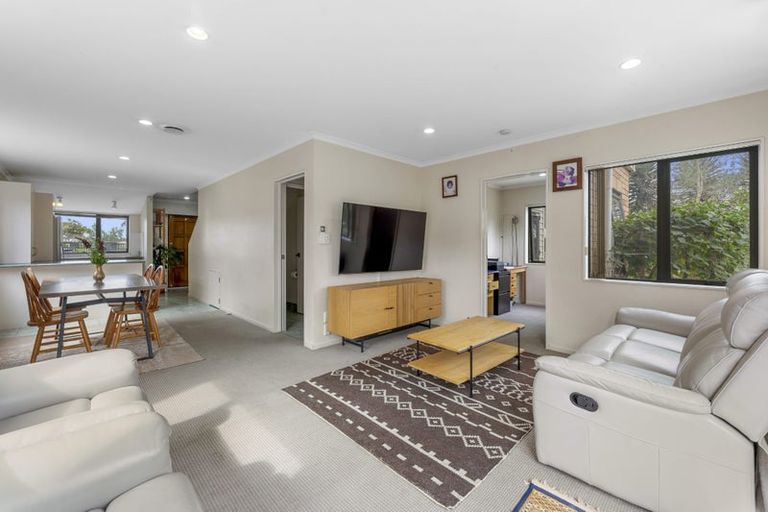 Photo of property in 84 Naylors Drive, Mangere, Auckland, 2022