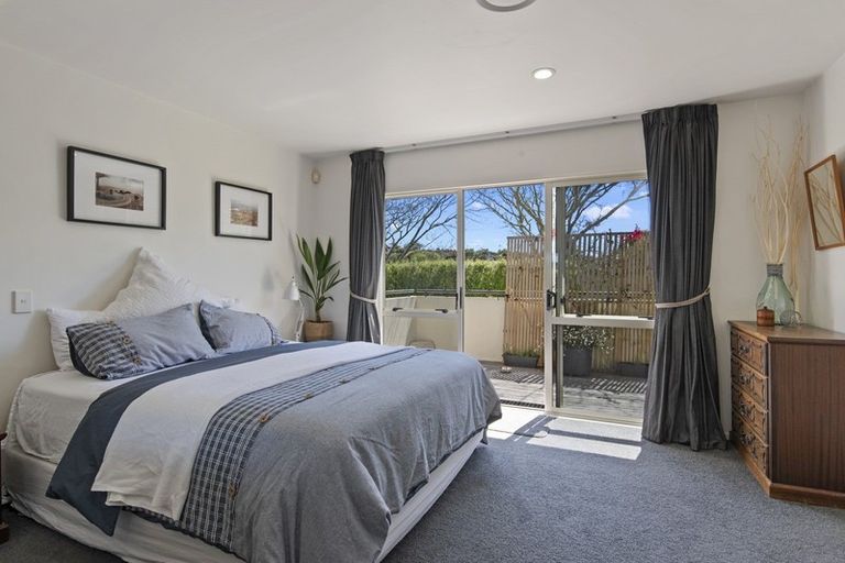 Photo of property in 6 Stephanie Close, Glenfield, Auckland, 0629