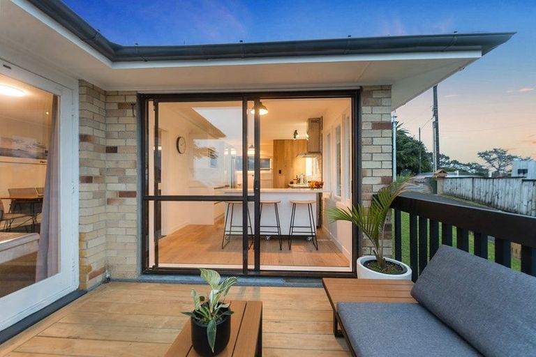 Photo of property in 1/177 Glenfield Road, Hillcrest, Auckland, 0627