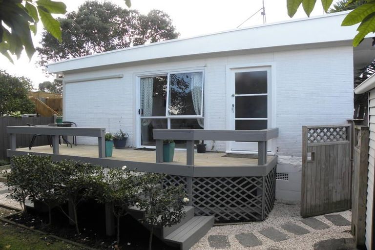 Photo of property in 1/4 Sydney Street, Hauraki, Auckland, 0622