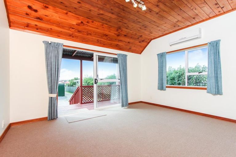 Photo of property in 1/27 Parrs Cross Road, Henderson, Auckland, 0612