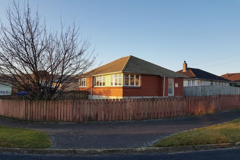 Photo of property in 28 Burgess Street, Green Island, Dunedin, 9018