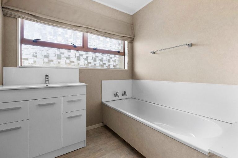 Photo of property in 1/3 Church Road, Taradale, Napier, 4112