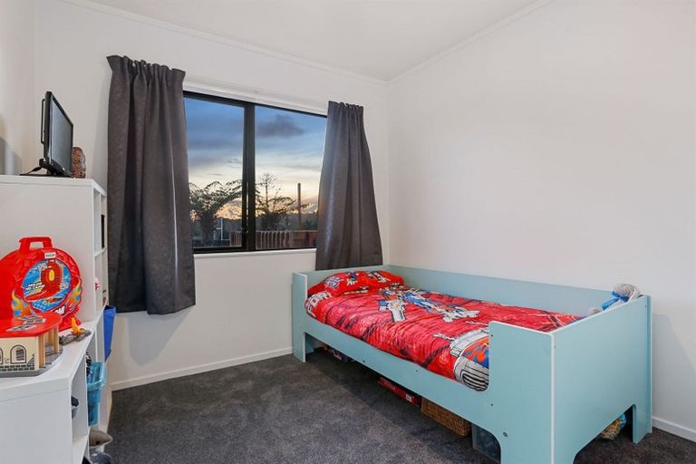 Photo of property in 5a Arney Road, Ranui, Auckland, 0612