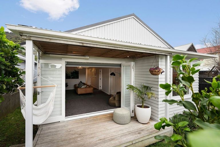 Photo of property in 39 Tuatoru Street, Eastbourne, Lower Hutt, 5013
