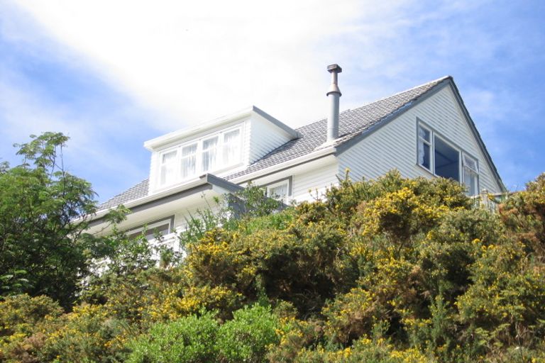 Photo of property in 28 Melrose Road, Island Bay, Wellington, 6023