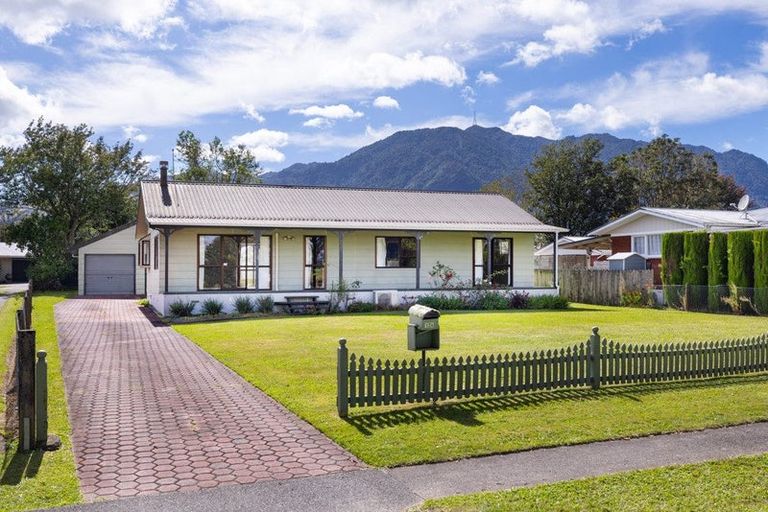 Photo of property in 124 Stanley Avenue, Te Aroha, 3320