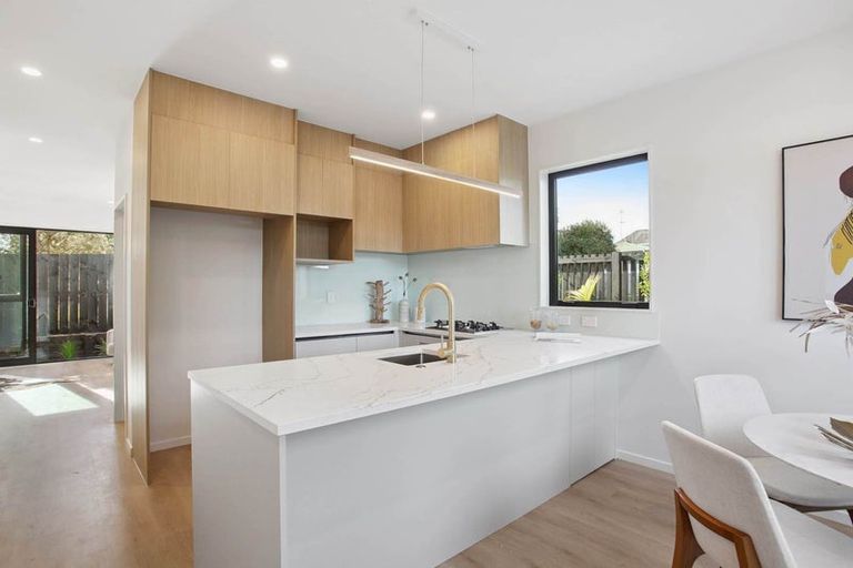 Photo of property in 363d Bucklands Beach Road, Bucklands Beach, Auckland, 2012