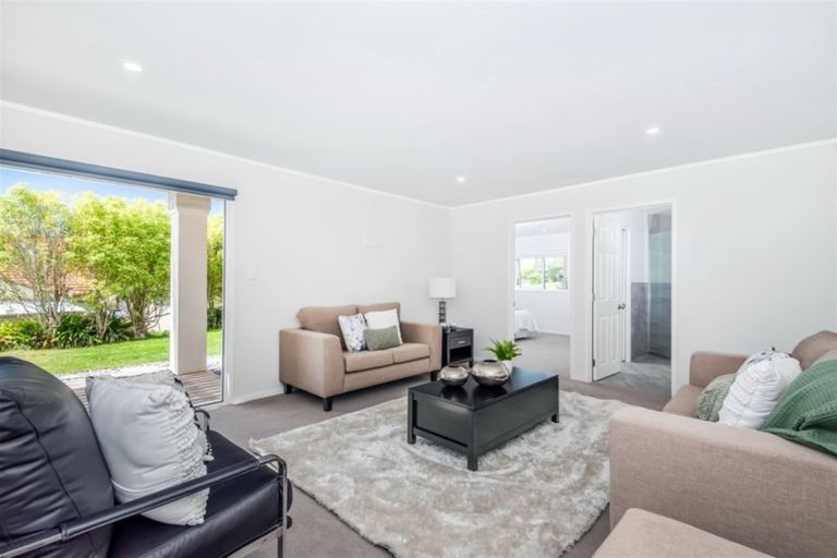 Photo of property in 28a Luckens Road, West Harbour, Auckland, 0618