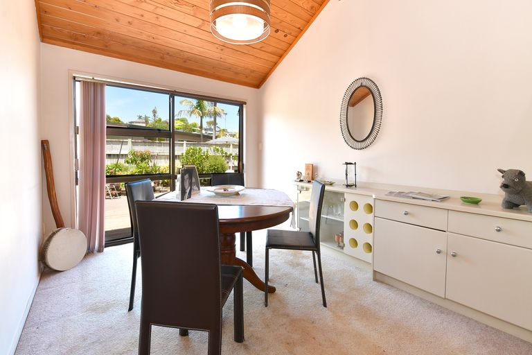 Photo of property in 32 Walton Street, Red Beach, 0932