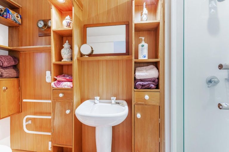 Photo of property in 138 Waimumu Road, Massey, Auckland, 0614