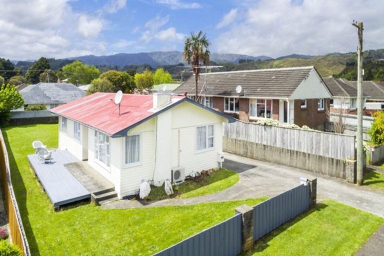 Photo of property in 42 Kashmir Avenue, Clouston Park, Upper Hutt, 5018