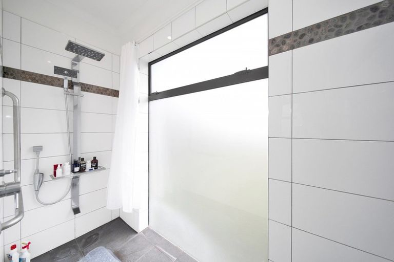 Photo of property in 11 Links Drive, Waiwhakaiho, New Plymouth, 4312