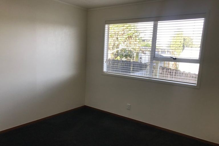 Photo of property in 1/15 Glastron Place, Bayview, Auckland, 0629