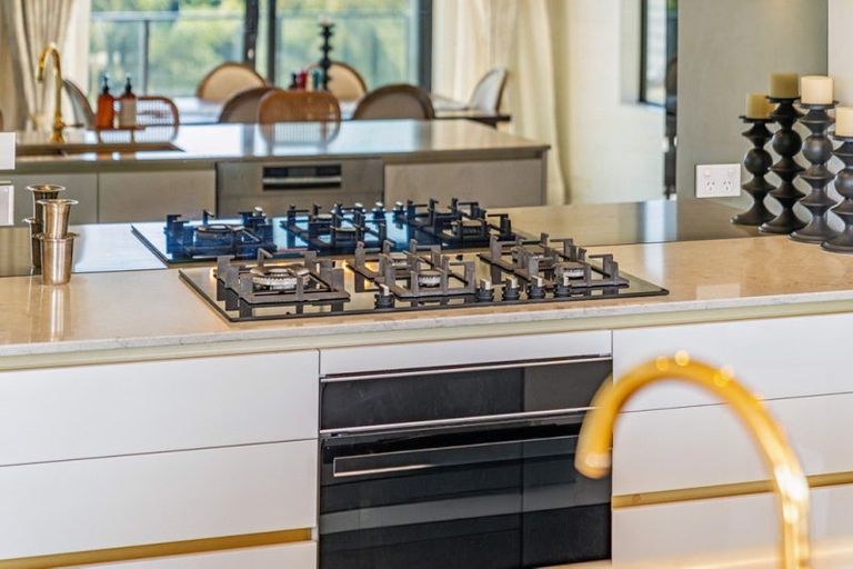 Photo of property in 3 Cirrus Close, Newlands, Wellington, 6037