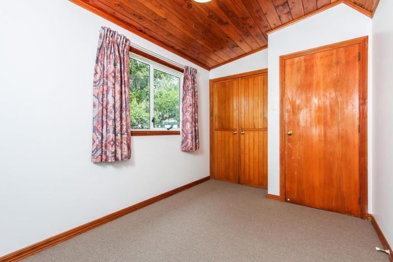 Photo of property in 1/27 Parrs Cross Road, Henderson, Auckland, 0612