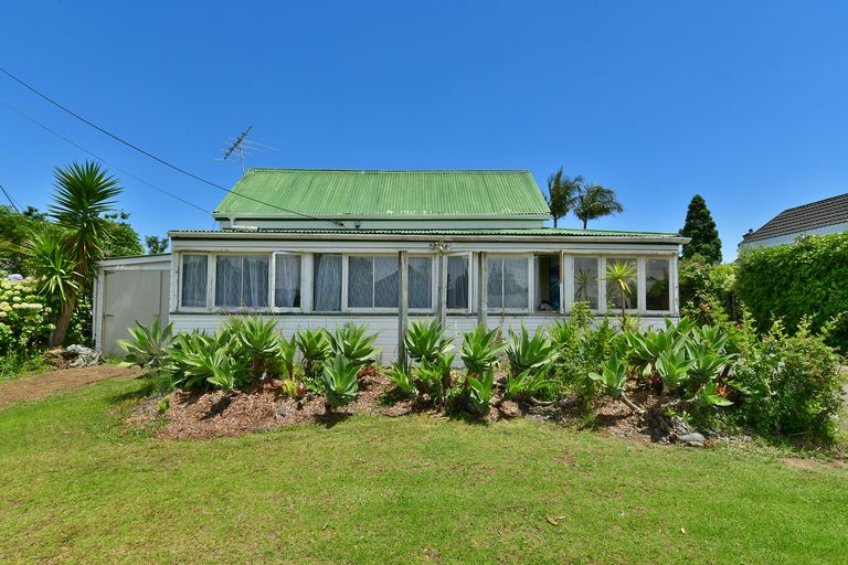 Photo of property in 12 Marie Avenue, Red Beach, 0932
