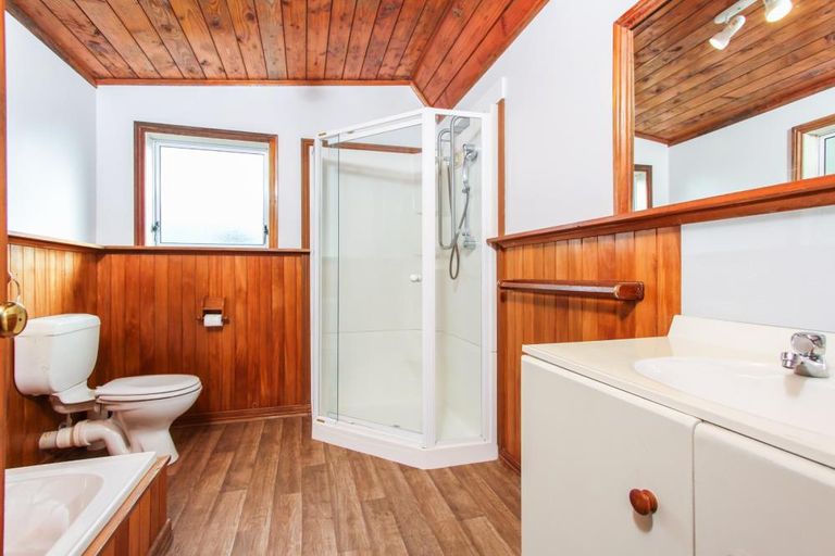 Photo of property in 1/27 Parrs Cross Road, Henderson, Auckland, 0612