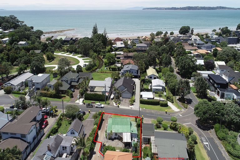 Photo of property in 12 Marie Avenue, Red Beach, 0932