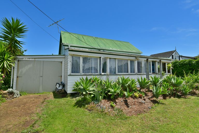 Photo of property in 12 Marie Avenue, Red Beach, 0932