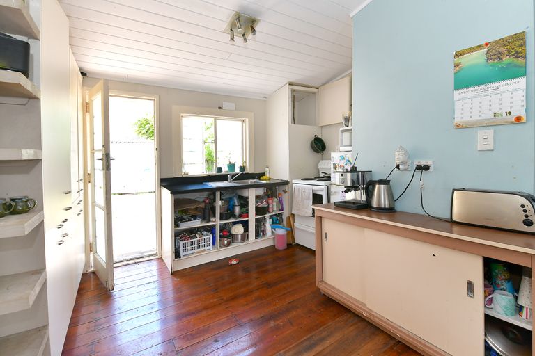 Photo of property in 12 Marie Avenue, Red Beach, 0932