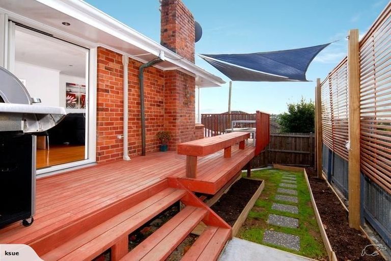 Photo of property in 1/74 Pupuke Road, Hillcrest, Auckland, 0627