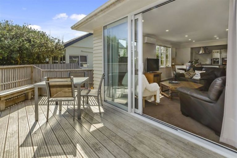 Photo of property in 206 Beach Haven Road, Beach Haven, Auckland, 0626