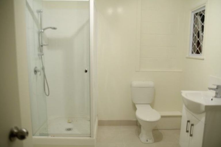 Photo of property in 10/11 Tawera Road, Greenlane, Auckland, 1051